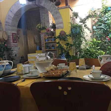 ベッド・アンド・ブレックファスト L'angolo Antico